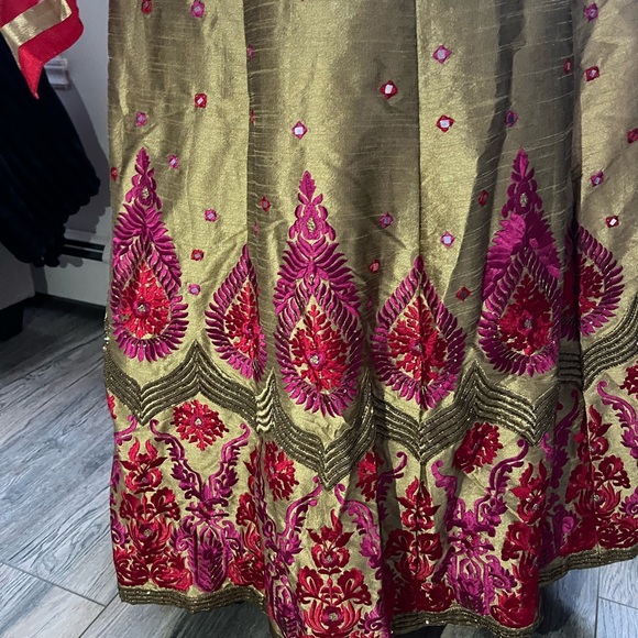 LEHENGA - Picture 7 of 11